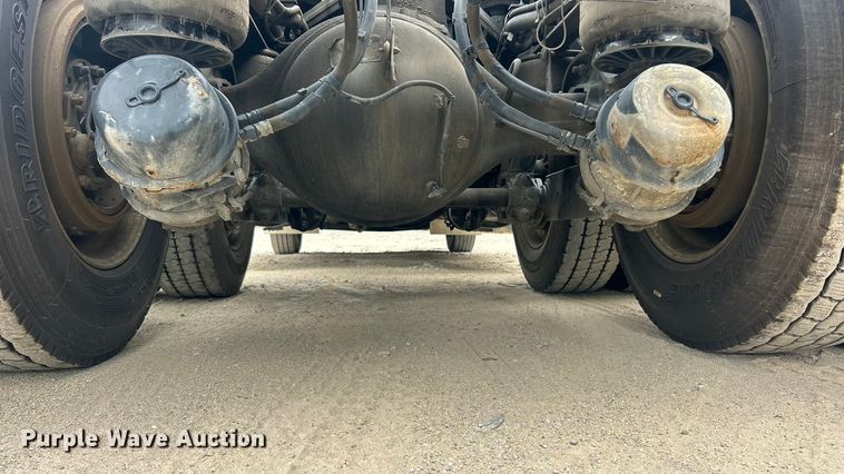 image for item ET3297 2014 Kenworth T800 semi truck