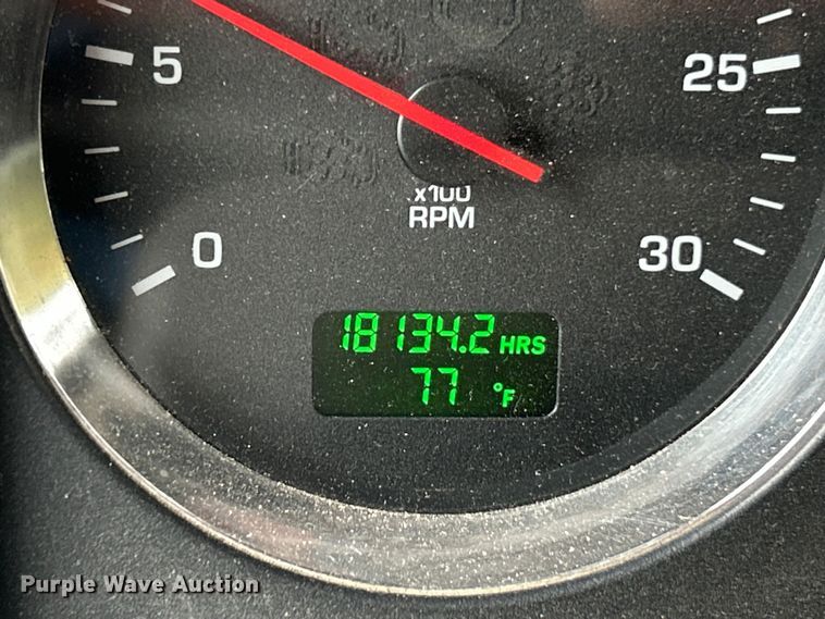 image for item ET3297 2014 Kenworth T800 semi truck