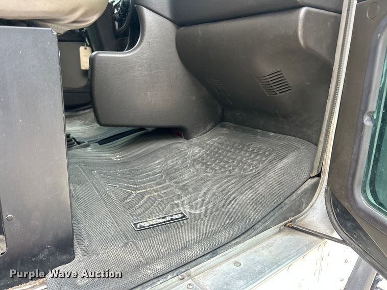 image for item ET3297 2014 Kenworth T800 semi truck