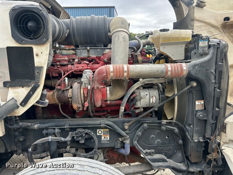 image for item ET3297 2014 Kenworth T800 semi truck