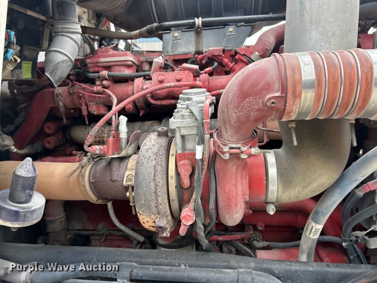 image for item ET3297 2014 Kenworth T800 semi truck