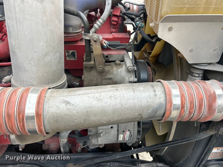 image for item ET3297 2014 Kenworth T800 semi truck