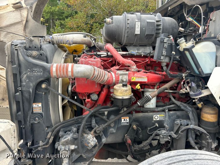 image for item ET3297 2014 Kenworth T800 semi truck