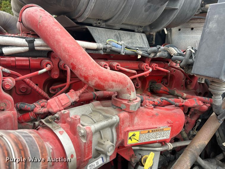 image for item ET3297 2014 Kenworth T800 semi truck