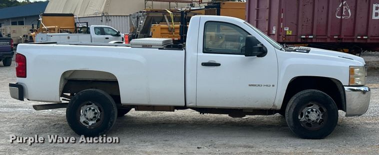 image for item ET3298 2008 Chevrolet Silverado 2500HD pickup truck