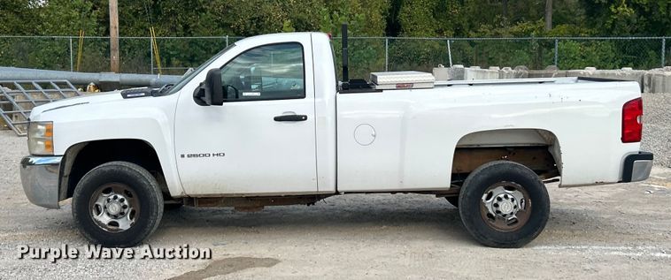 image for item ET3298 2008 Chevrolet Silverado 2500HD pickup truck