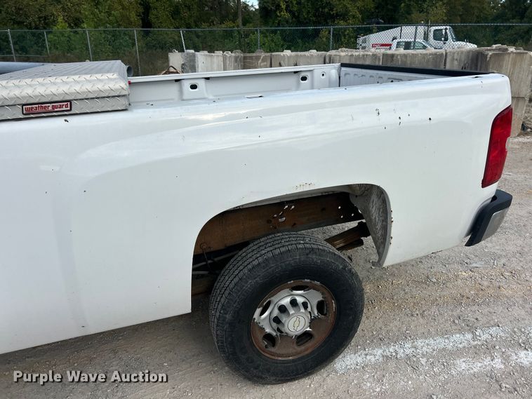 image for item ET3298 2008 Chevrolet Silverado 2500HD pickup truck