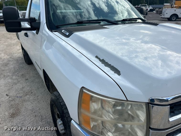 image for item ET3298 2008 Chevrolet Silverado 2500HD pickup truck