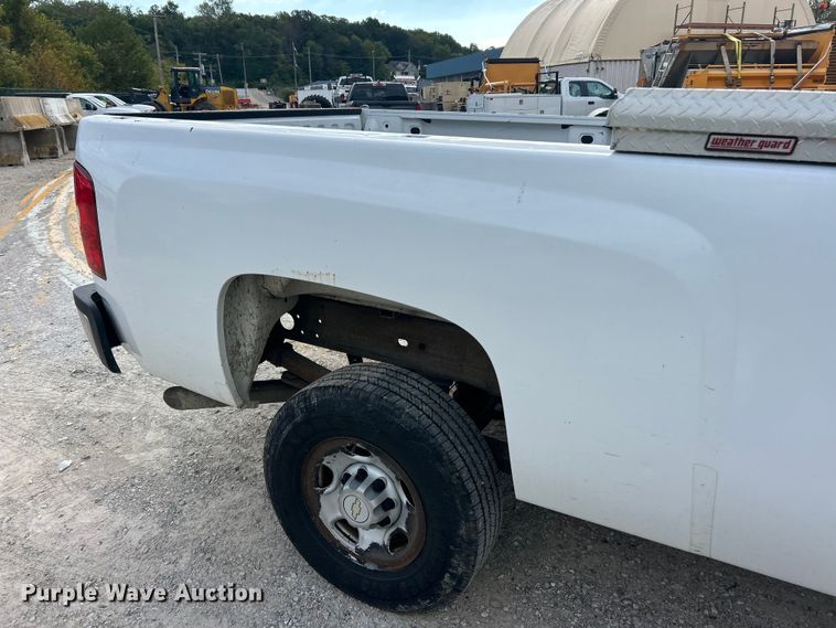 image for item ET3298 2008 Chevrolet Silverado 2500HD pickup truck