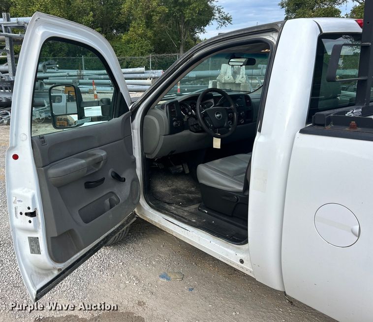 image for item ET3298 2008 Chevrolet Silverado 2500HD pickup truck