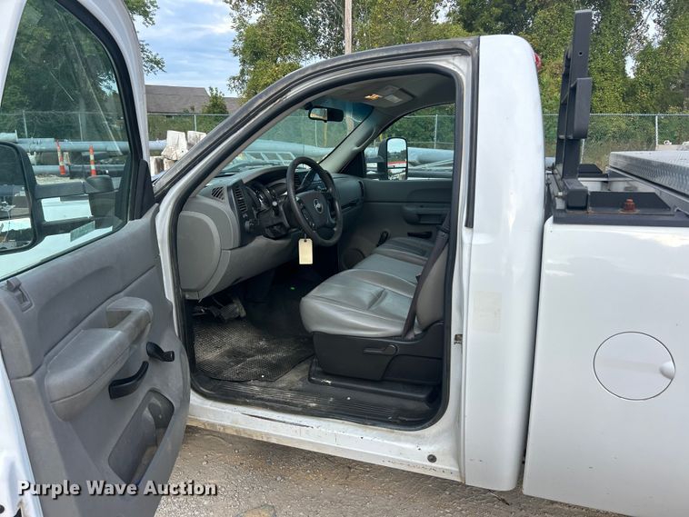 image for item ET3298 2008 Chevrolet Silverado 2500HD pickup truck