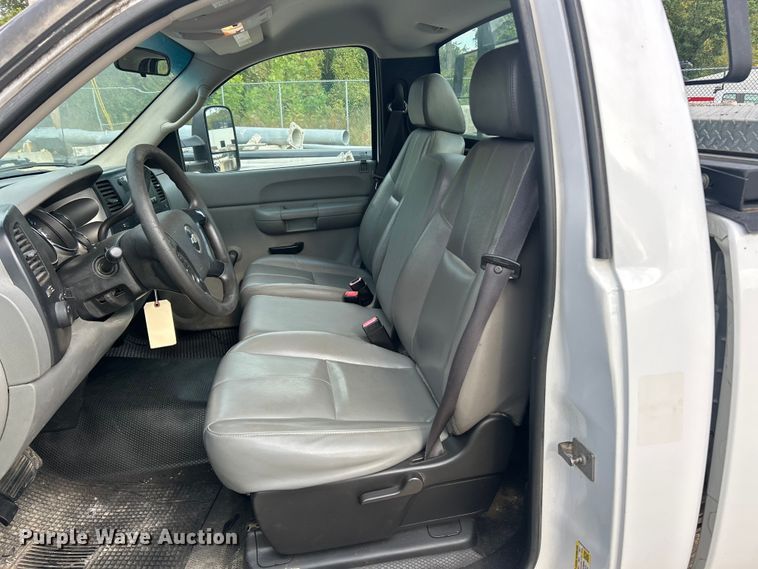 image for item ET3298 2008 Chevrolet Silverado 2500HD pickup truck