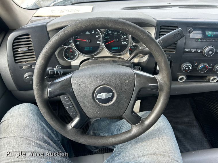 image for item ET3298 2008 Chevrolet Silverado 2500HD pickup truck