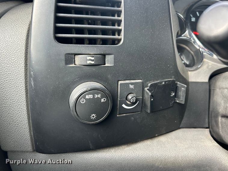 image for item ET3298 2008 Chevrolet Silverado 2500HD pickup truck