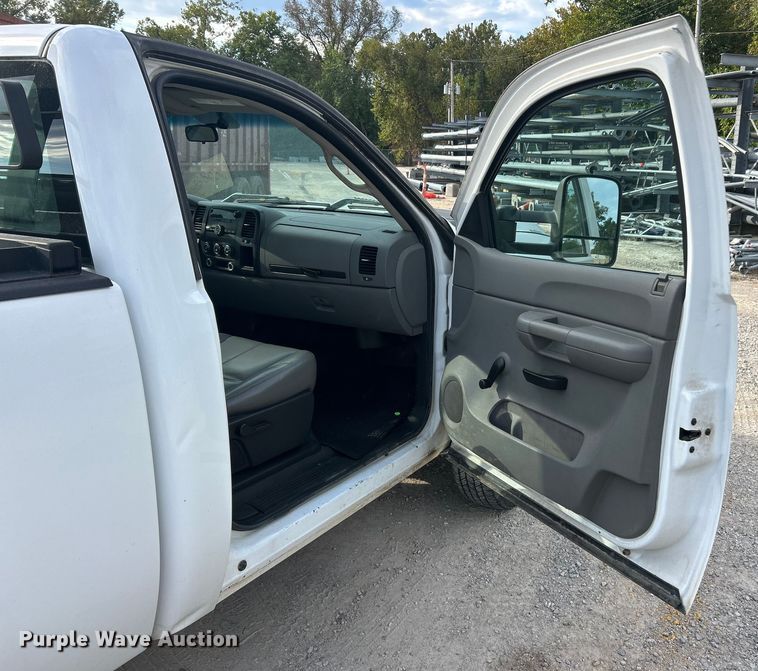 image for item ET3298 2008 Chevrolet Silverado 2500HD pickup truck