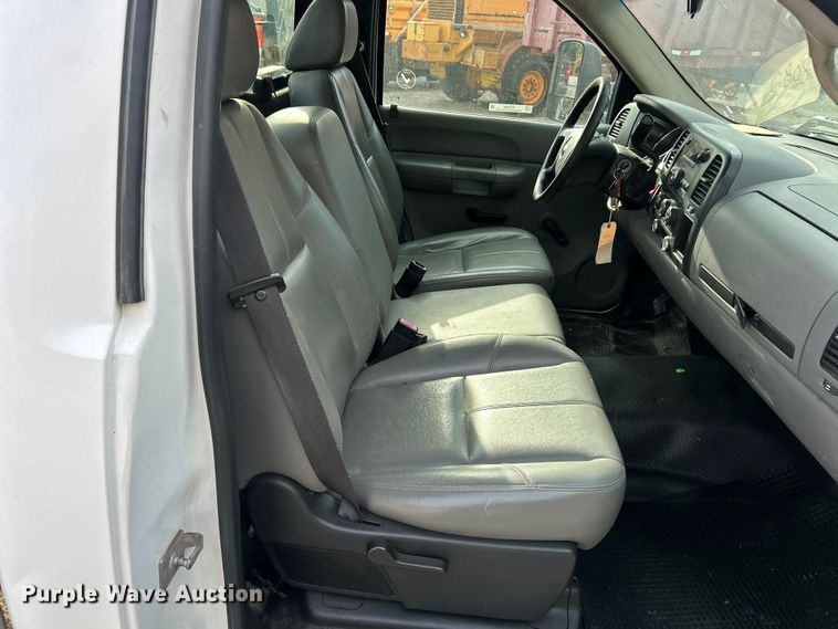 image for item ET3298 2008 Chevrolet Silverado 2500HD pickup truck