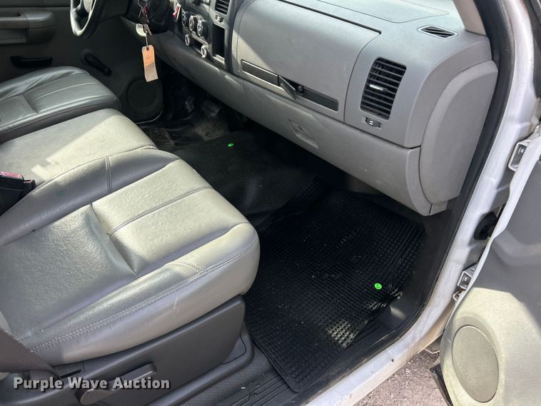 image for item ET3298 2008 Chevrolet Silverado 2500HD pickup truck