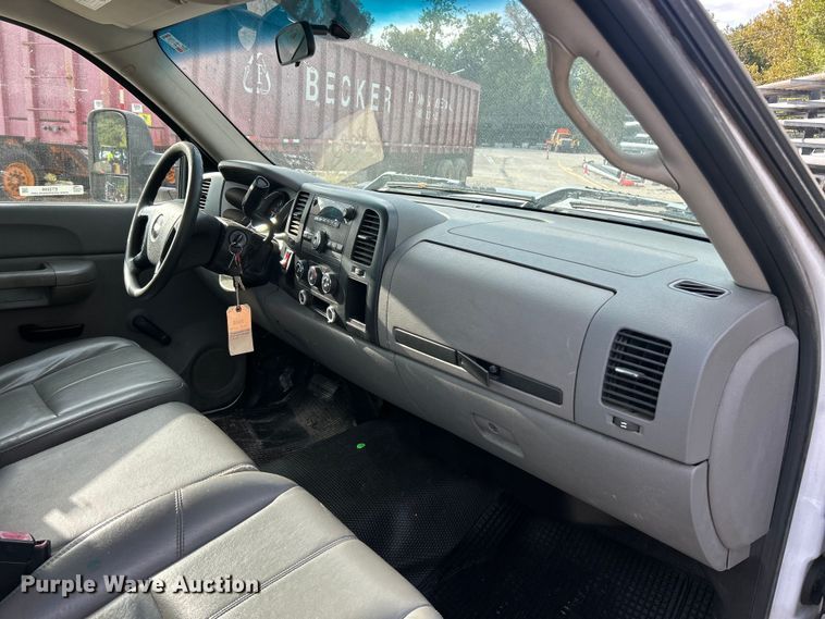 image for item ET3298 2008 Chevrolet Silverado 2500HD pickup truck