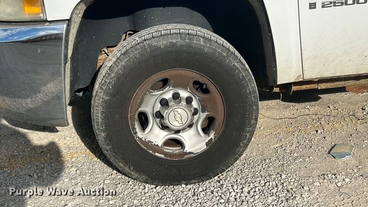 image for item ET3298 2008 Chevrolet Silverado 2500HD pickup truck