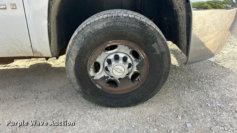 image for item ET3298 2008 Chevrolet Silverado 2500HD pickup truck