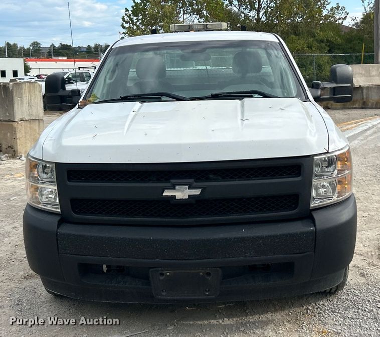 image for item ET3299 2008 Chevrolet Silverado 1500 pickup truck
