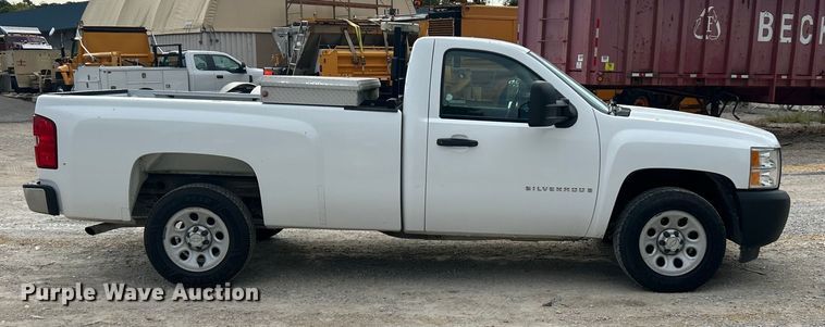 image for item ET3299 2008 Chevrolet Silverado 1500 pickup truck