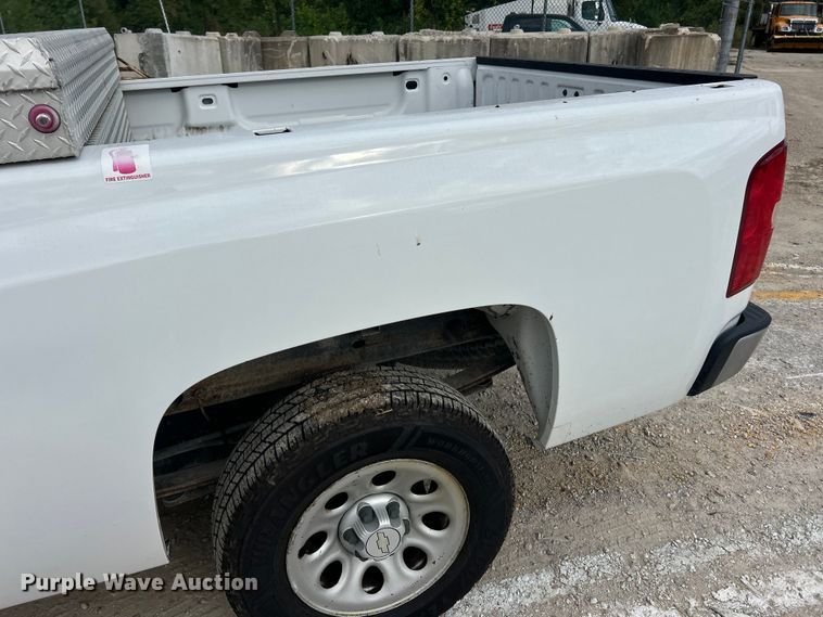 image for item ET3299 2008 Chevrolet Silverado 1500 pickup truck