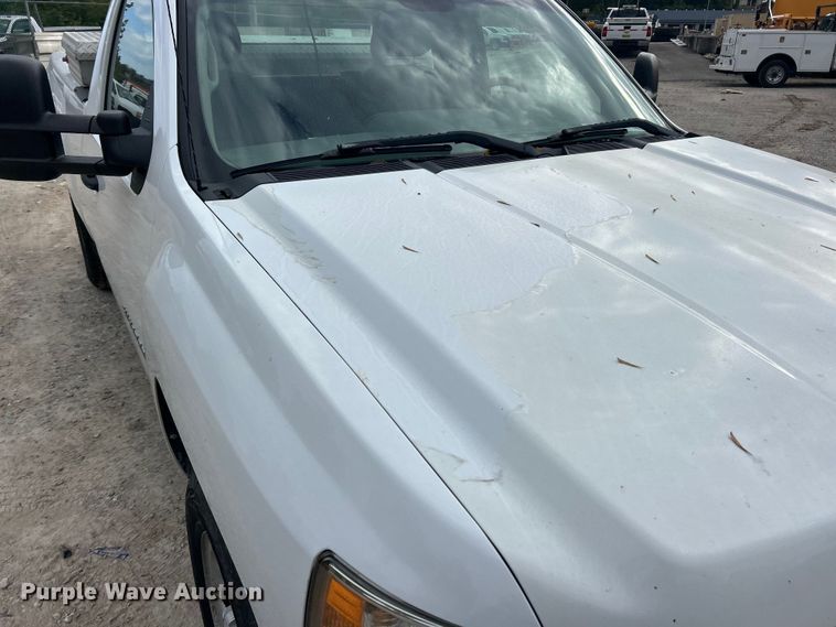 image for item ET3299 2008 Chevrolet Silverado 1500 pickup truck