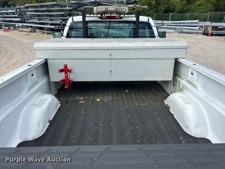 image for item ET3299 2008 Chevrolet Silverado 1500 pickup truck