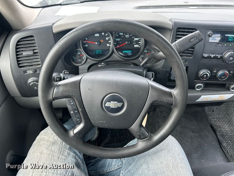 image for item ET3299 2008 Chevrolet Silverado 1500 pickup truck