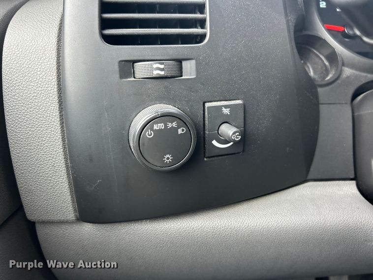 image for item ET3299 2008 Chevrolet Silverado 1500 pickup truck