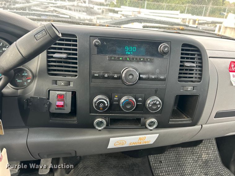 image for item ET3299 2008 Chevrolet Silverado 1500 pickup truck