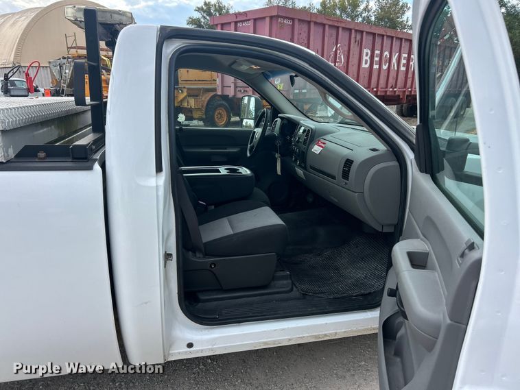 image for item ET3299 2008 Chevrolet Silverado 1500 pickup truck