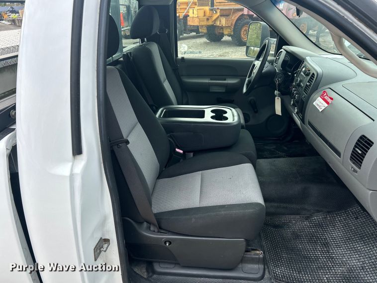 image for item ET3299 2008 Chevrolet Silverado 1500 pickup truck