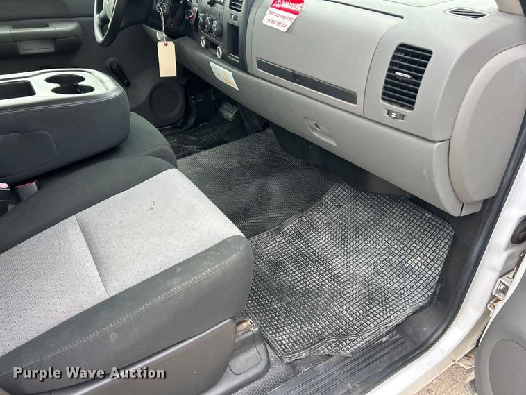 image for item ET3299 2008 Chevrolet Silverado 1500 pickup truck