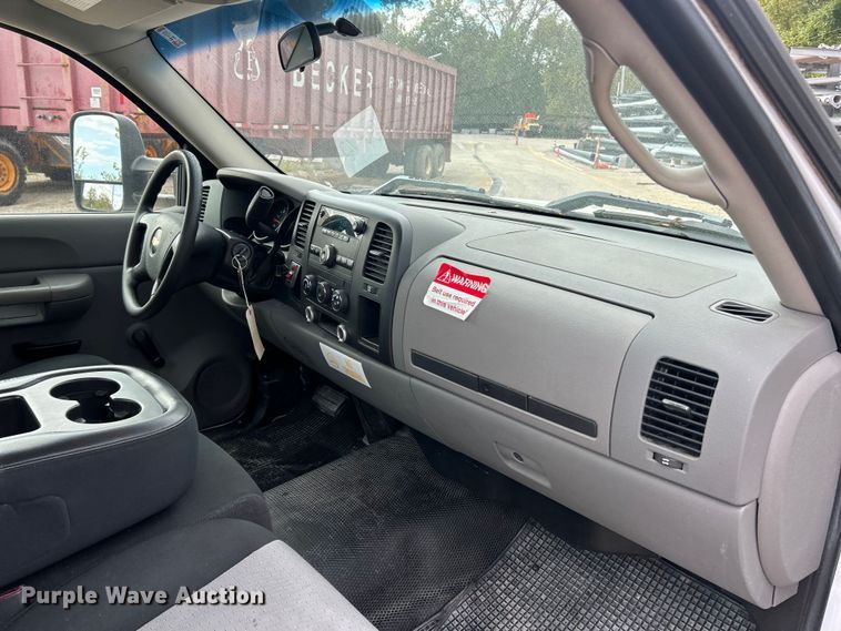 image for item ET3299 2008 Chevrolet Silverado 1500 pickup truck