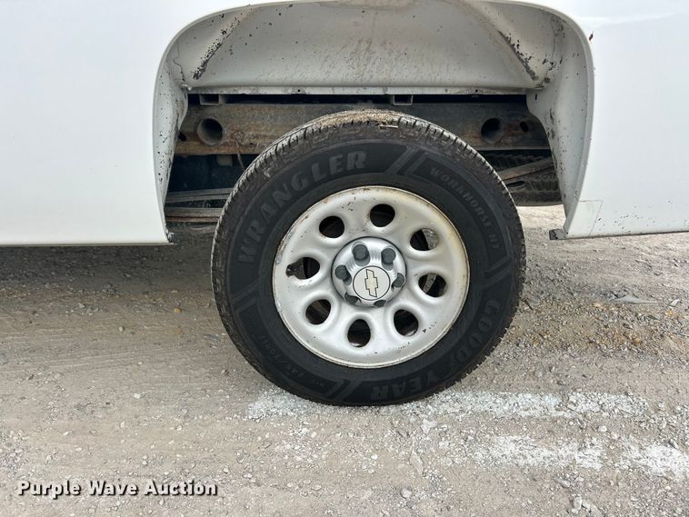 image for item ET3299 2008 Chevrolet Silverado 1500 pickup truck