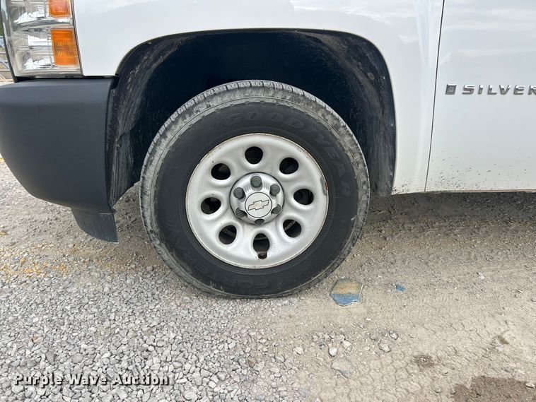 image for item ET3299 2008 Chevrolet Silverado 1500 pickup truck