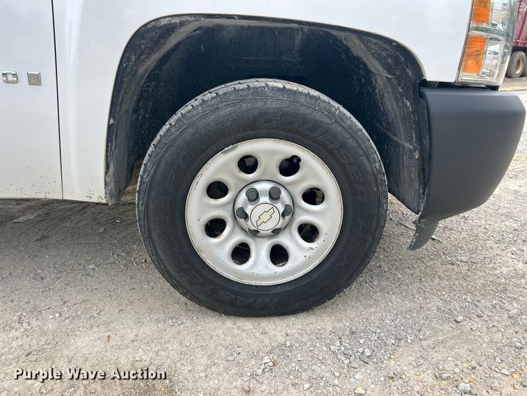 image for item ET3299 2008 Chevrolet Silverado 1500 pickup truck