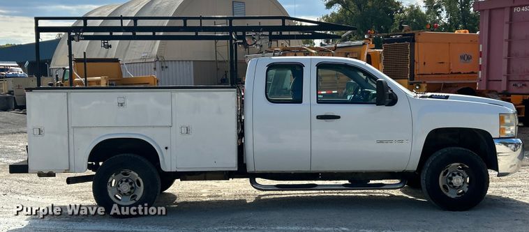 image for item ET3300 2008 Chevrolet Silverado 2500HD Ext. Cab utility bed pickup truck