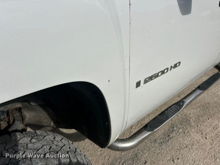 image for item ET3300 2008 Chevrolet Silverado 2500HD Ext. Cab utility bed pickup truck