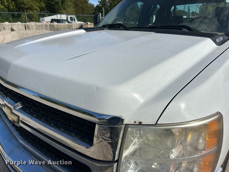 image for item ET3300 2008 Chevrolet Silverado 2500HD Ext. Cab utility bed pickup truck