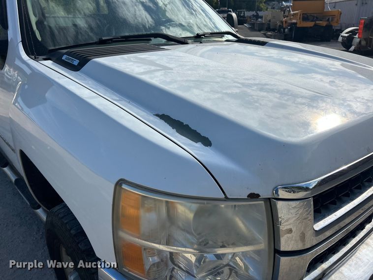 image for item ET3300 2008 Chevrolet Silverado 2500HD Ext. Cab utility bed pickup truck