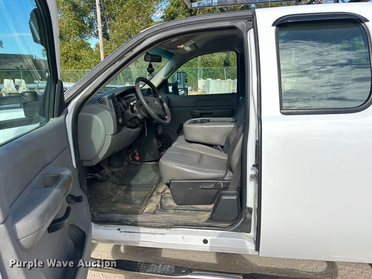 image for item ET3300 2008 Chevrolet Silverado 2500HD Ext. Cab utility bed pickup truck