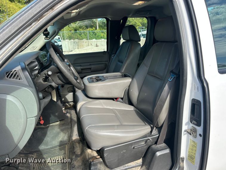 image for item ET3300 2008 Chevrolet Silverado 2500HD Ext. Cab utility bed pickup truck