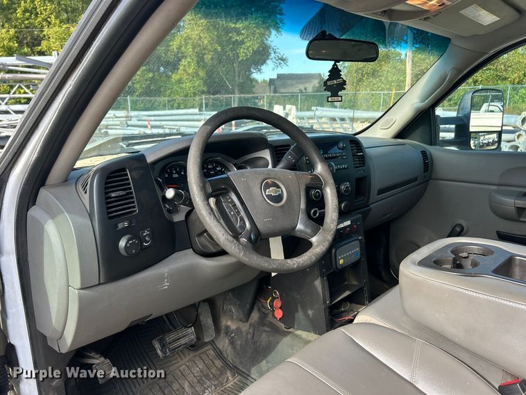 image for item ET3300 2008 Chevrolet Silverado 2500HD Ext. Cab utility bed pickup truck