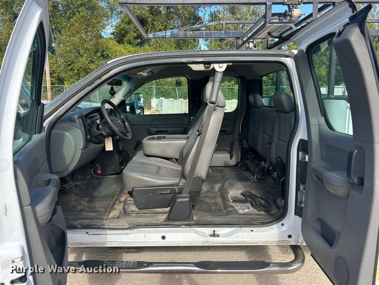 image for item ET3300 2008 Chevrolet Silverado 2500HD Ext. Cab utility bed pickup truck