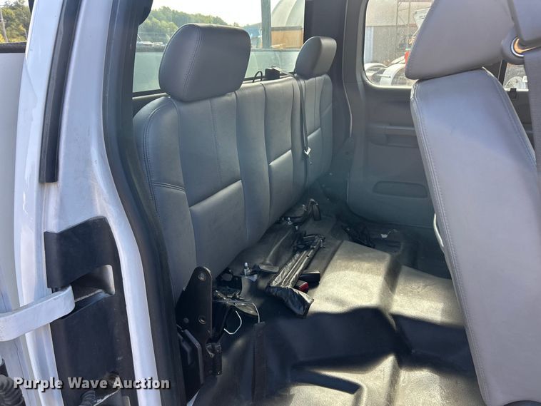 image for item ET3300 2008 Chevrolet Silverado 2500HD Ext. Cab utility bed pickup truck