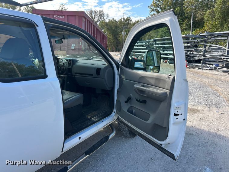 image for item ET3300 2008 Chevrolet Silverado 2500HD Ext. Cab utility bed pickup truck