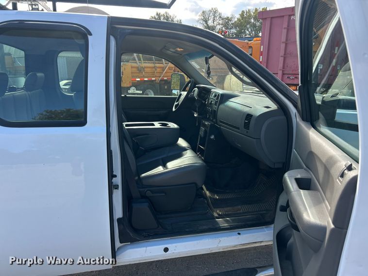 image for item ET3300 2008 Chevrolet Silverado 2500HD Ext. Cab utility bed pickup truck